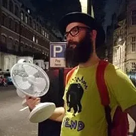 Garu - comedian