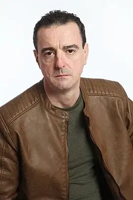 Robert Hughes