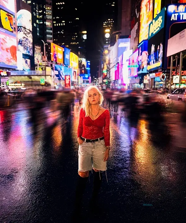Zoe Sheehan photo